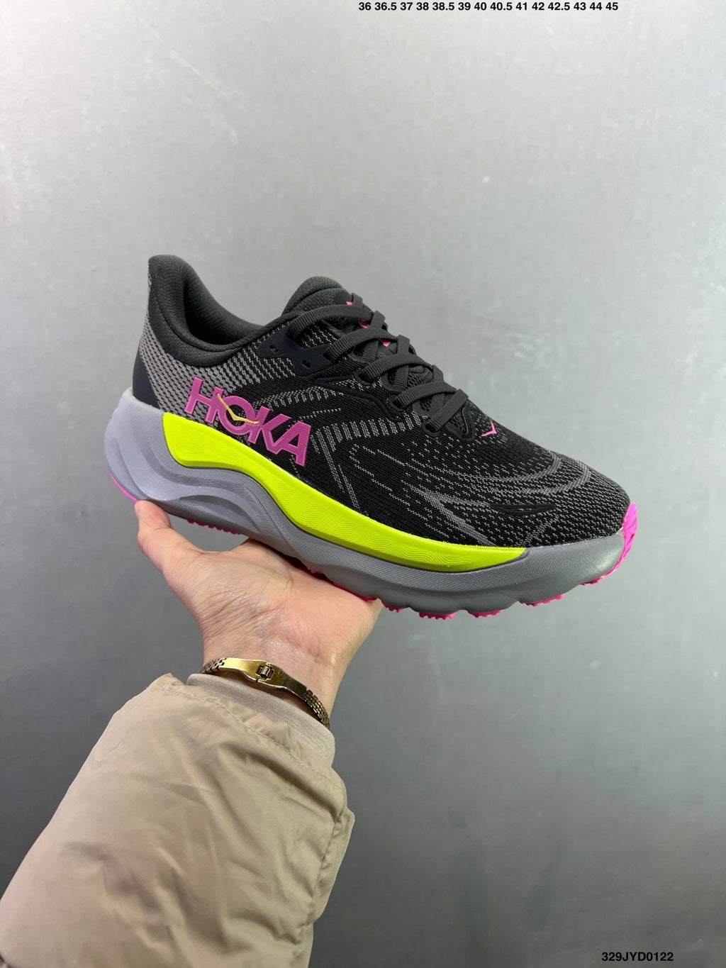 HOKA ONE ONE M ARAHI 8