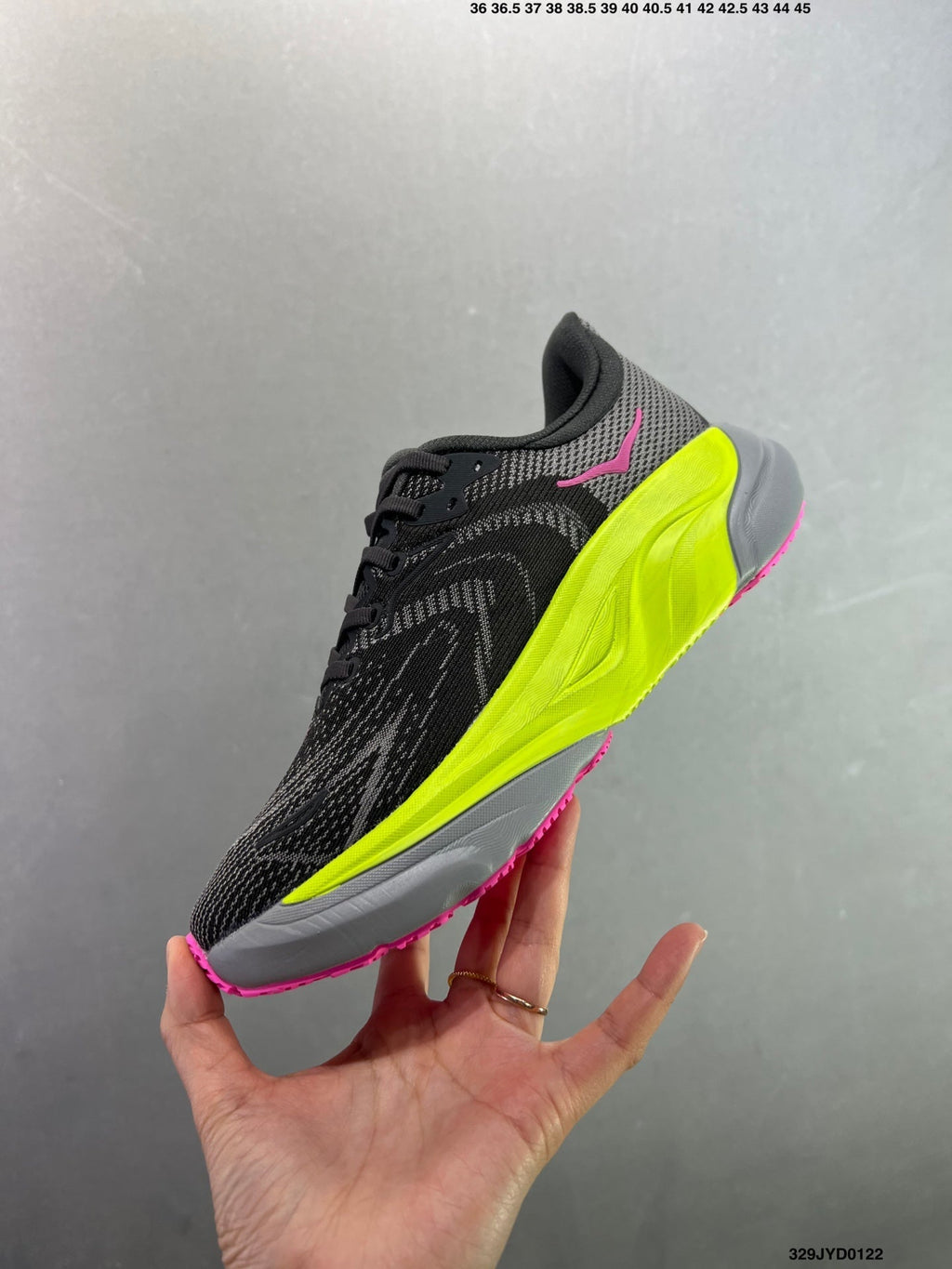 HOKA ONE ONE M ARAHI 8