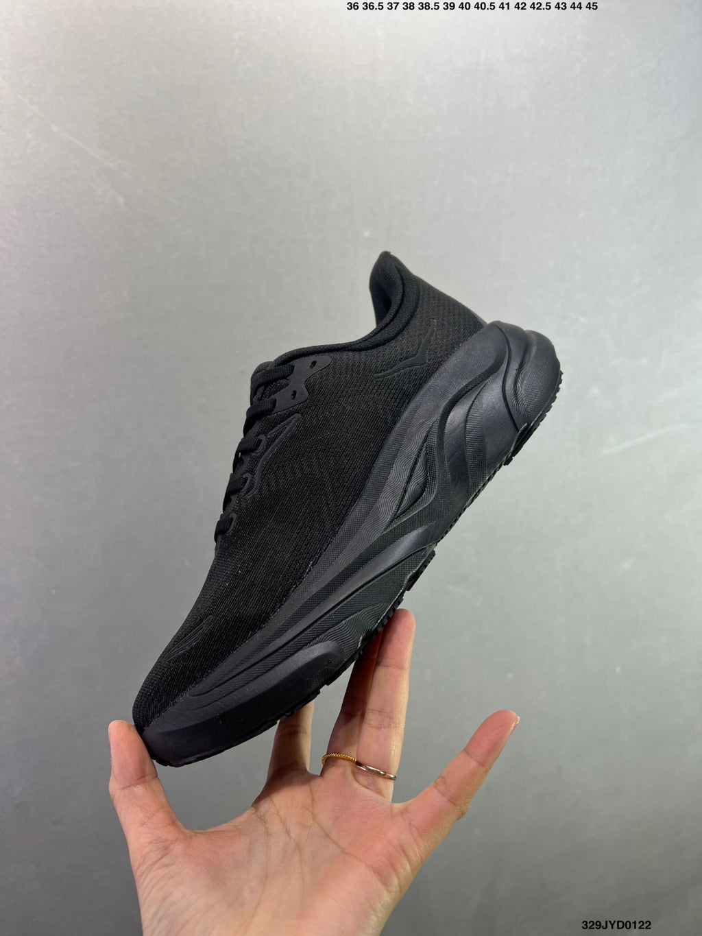 HOKA ONE ONE M ARAHI 8