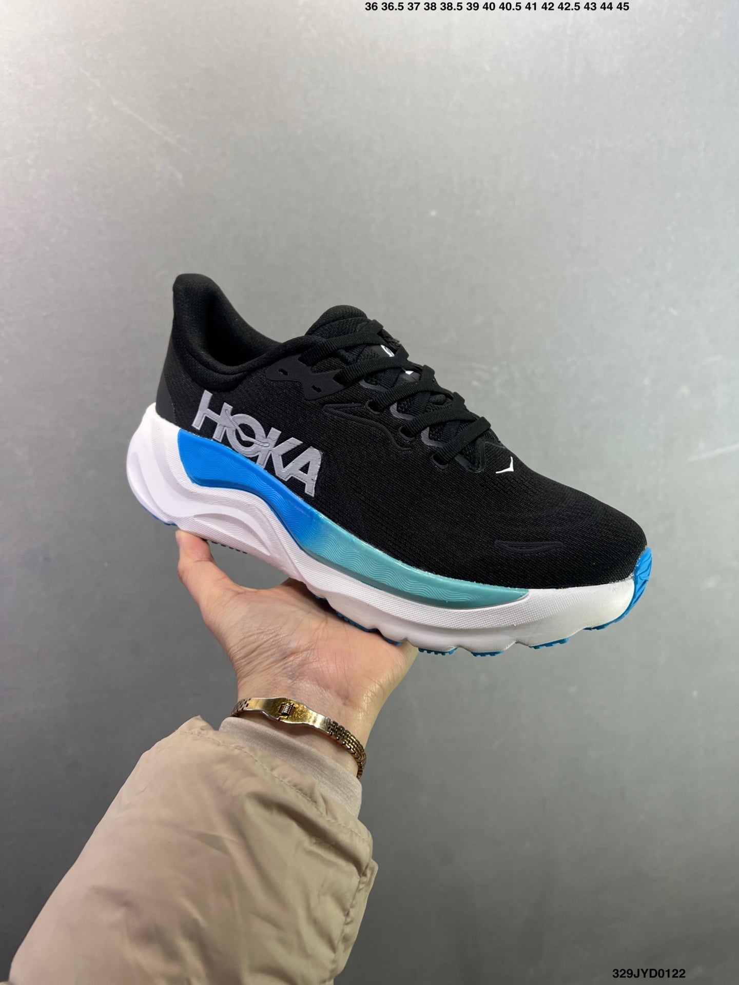 HOKA ONE ONE M ARAHI 8
