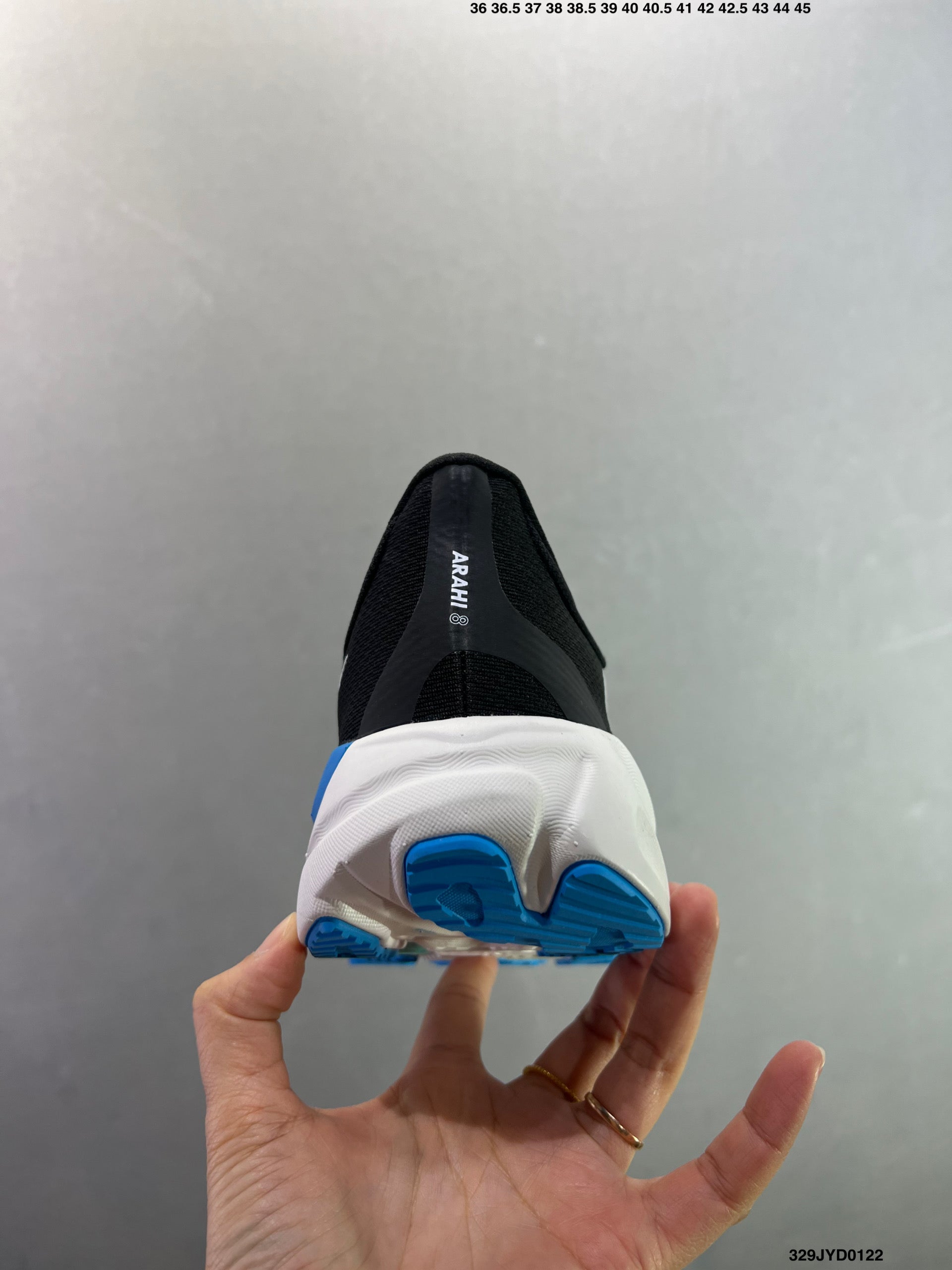 HOKA ONE ONE M ARAHI 8