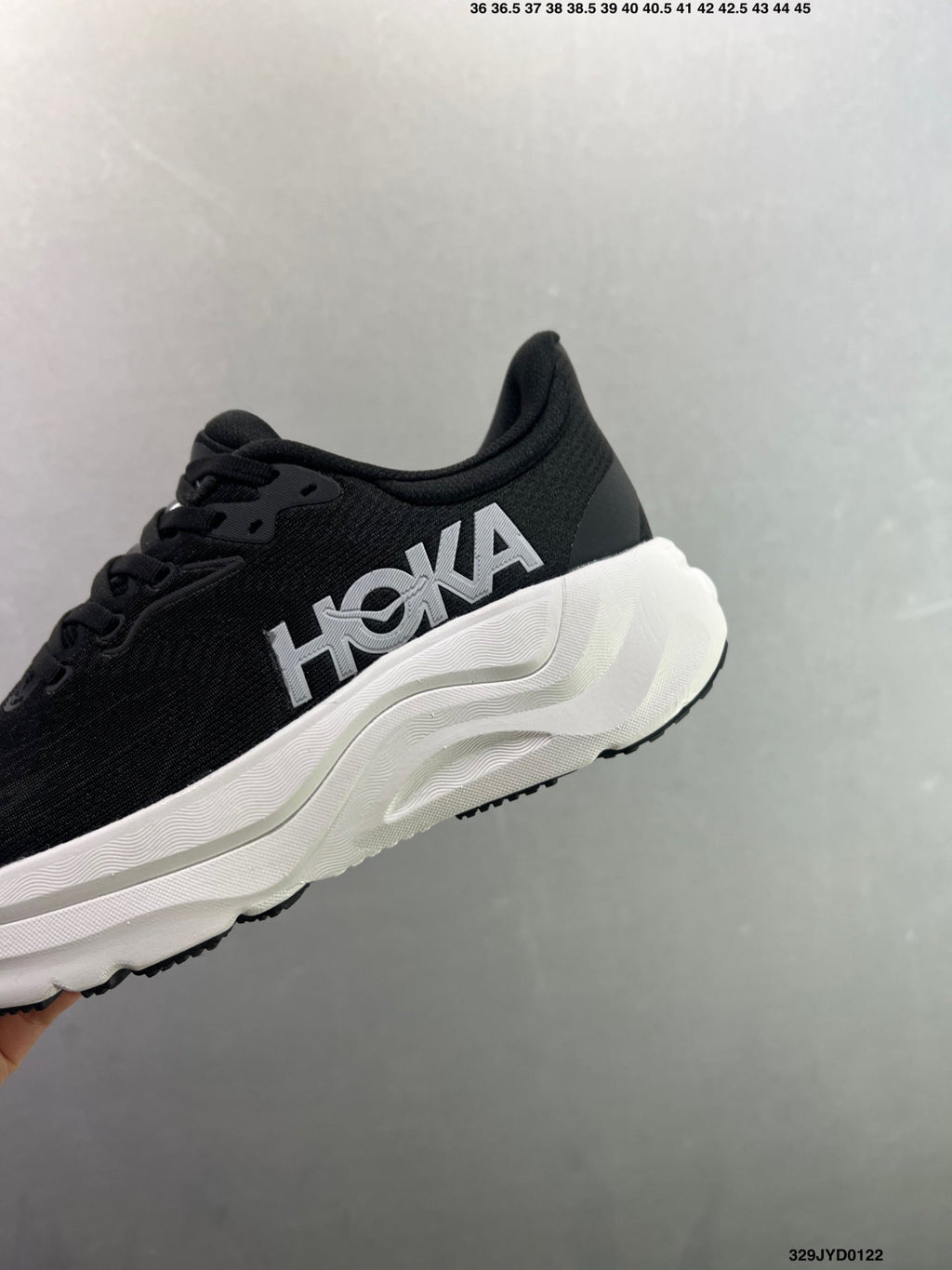 HOKA ONE ONE M ARAHI 8