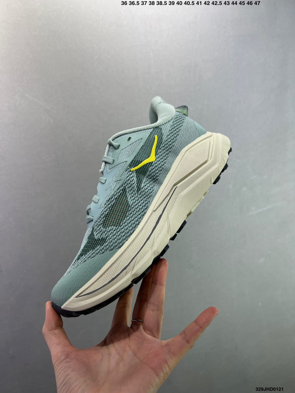 HOKA CHALLENGER 8