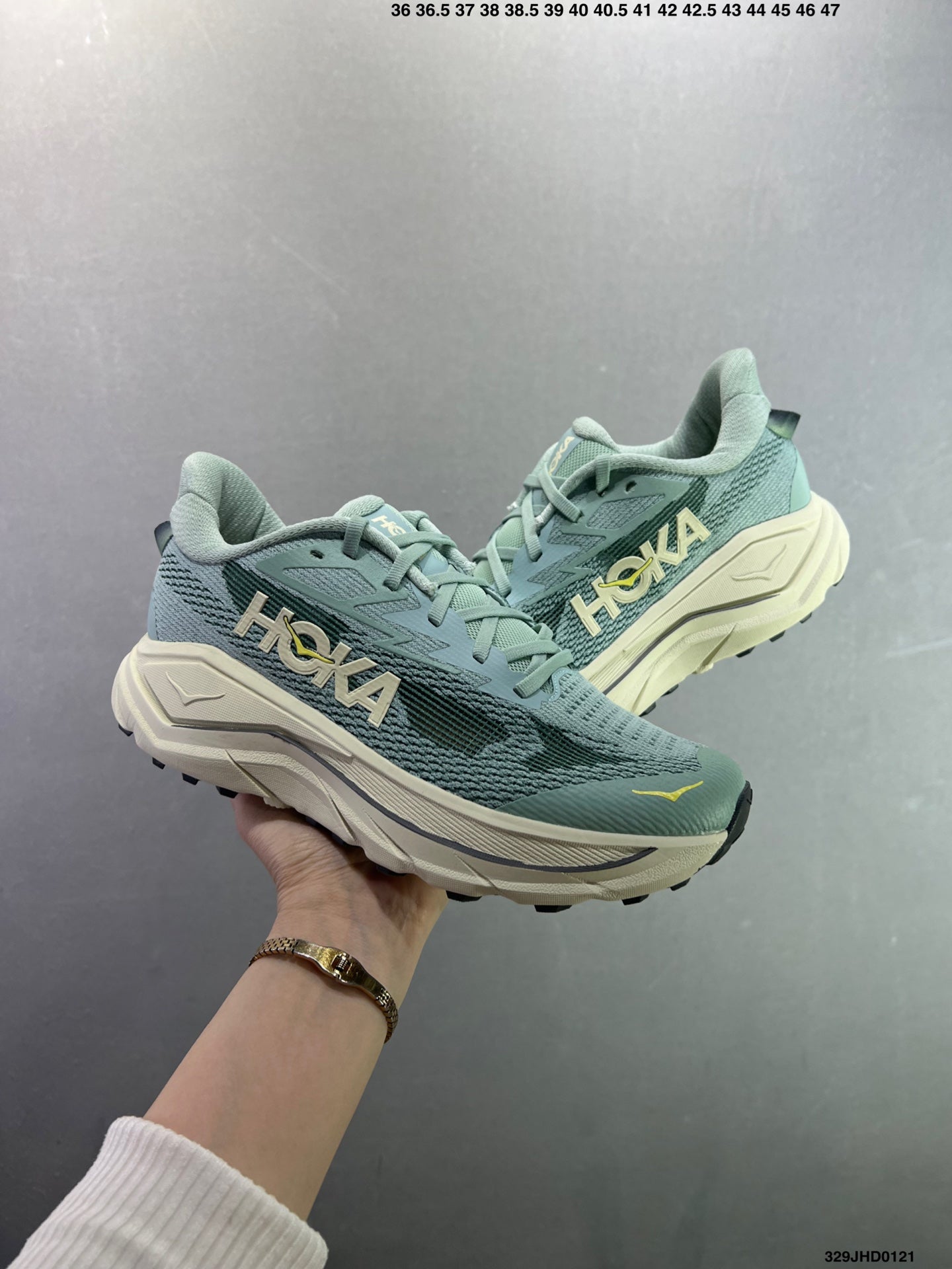 HOKA CHALLENGER 8