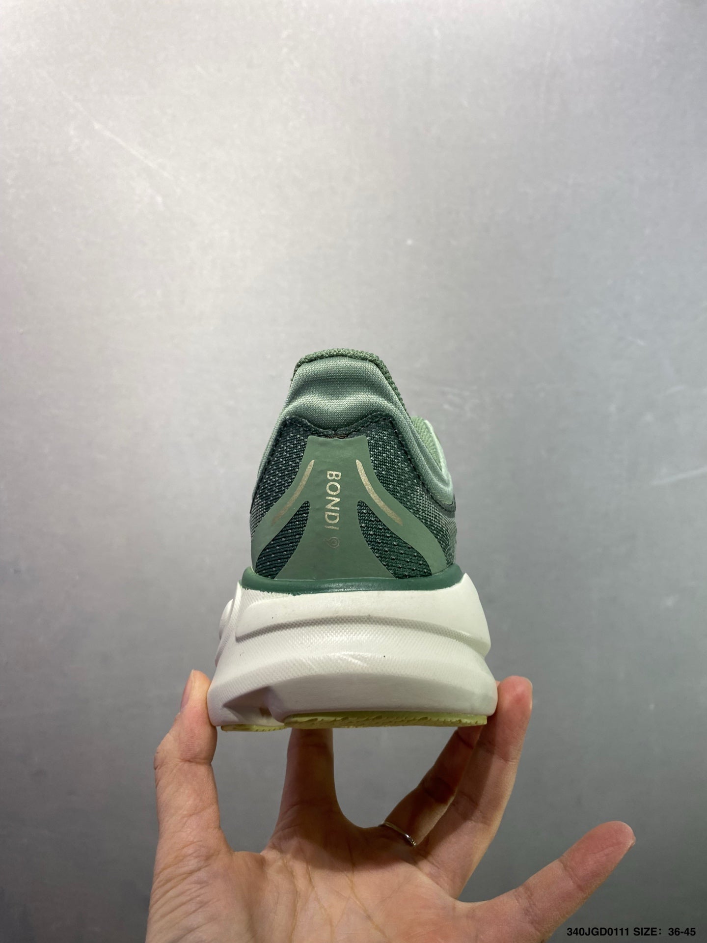 HOKA ONE ONE Bondi 9