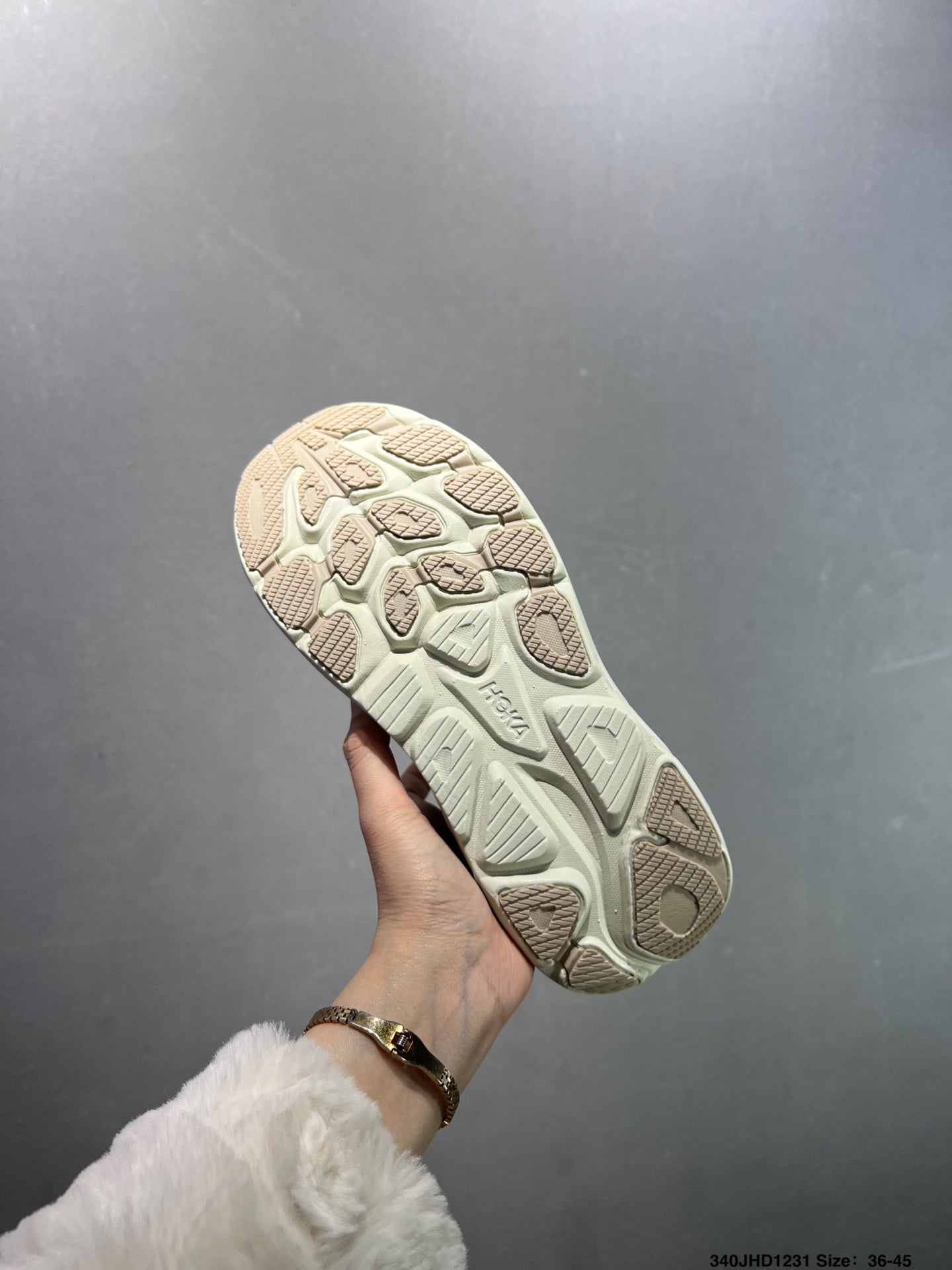HOKA CHALLENGER 8