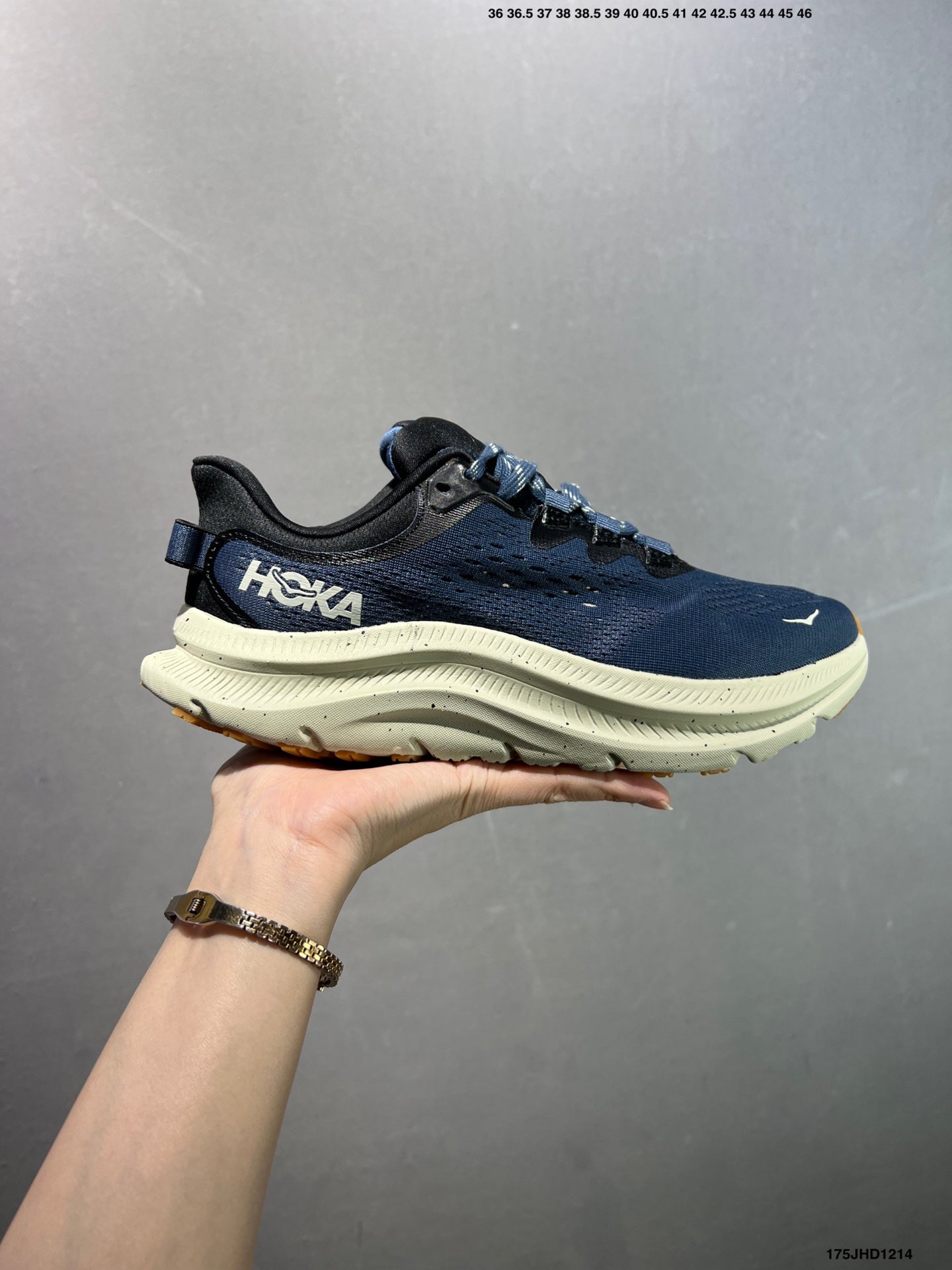 HOKA ONE ONE Kawana 2