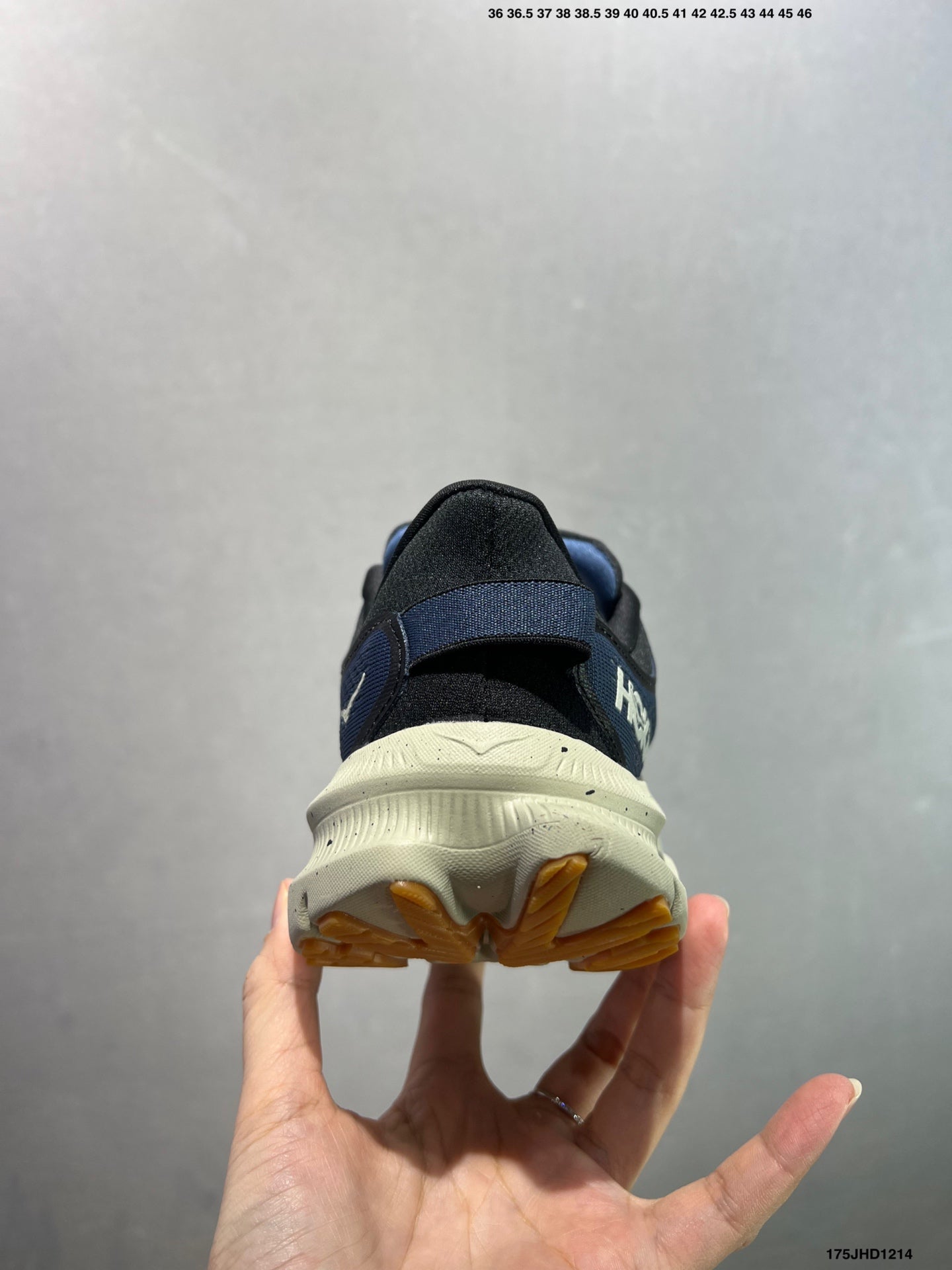 HOKA ONE ONE Kawana 2